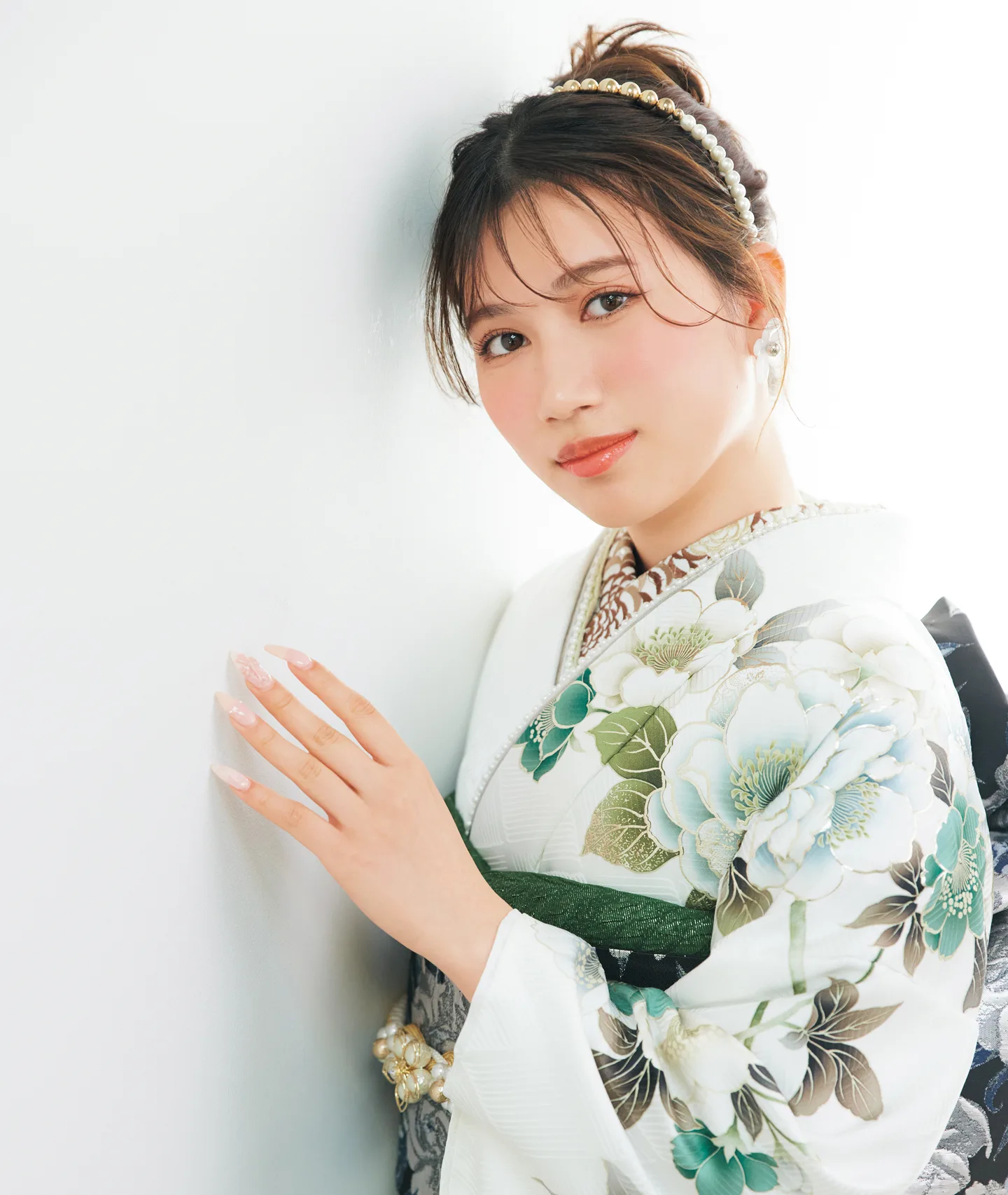 白い振袖姿の女性